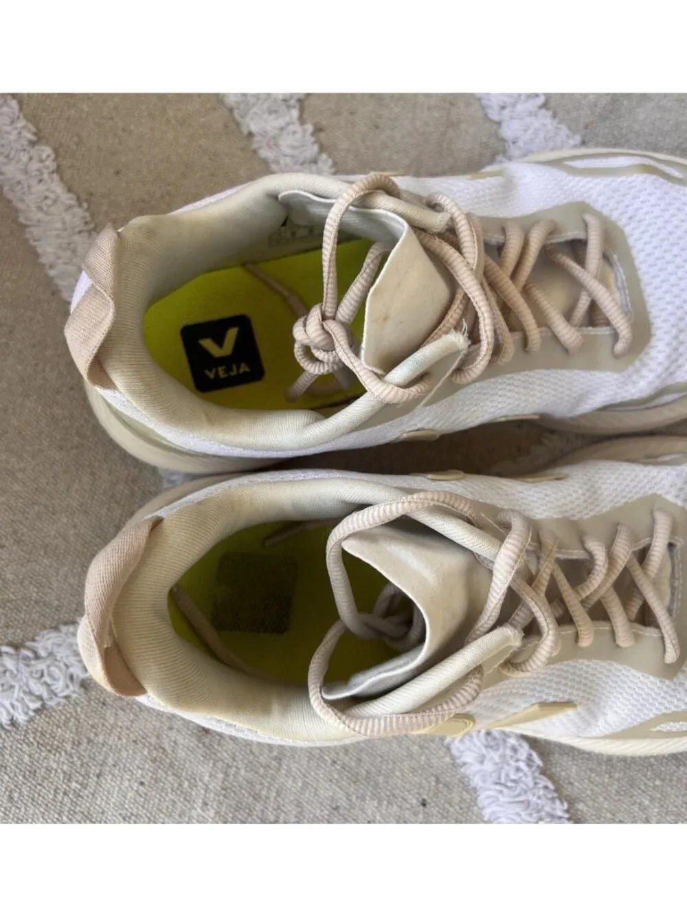 VEJA Women's White Mesh Lightweight Sneaker Size 41/US 10
